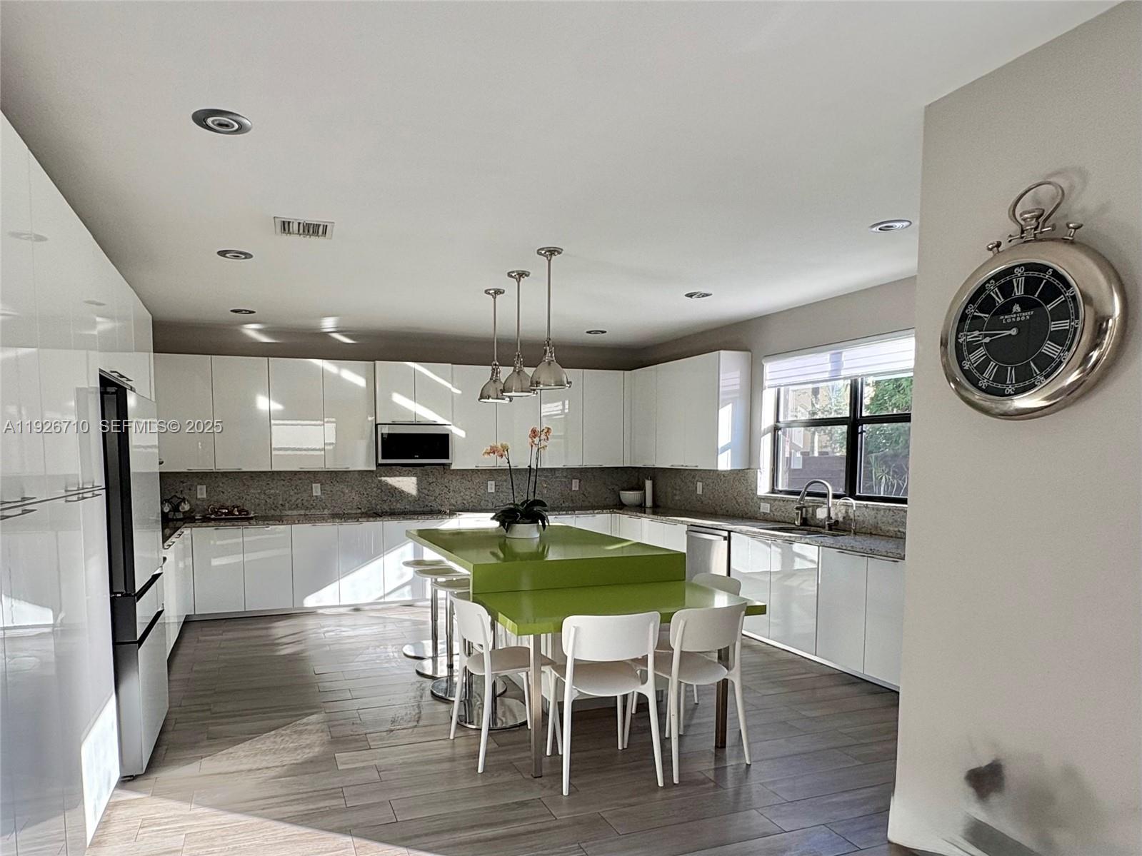 DORAL BREEZE - Residential