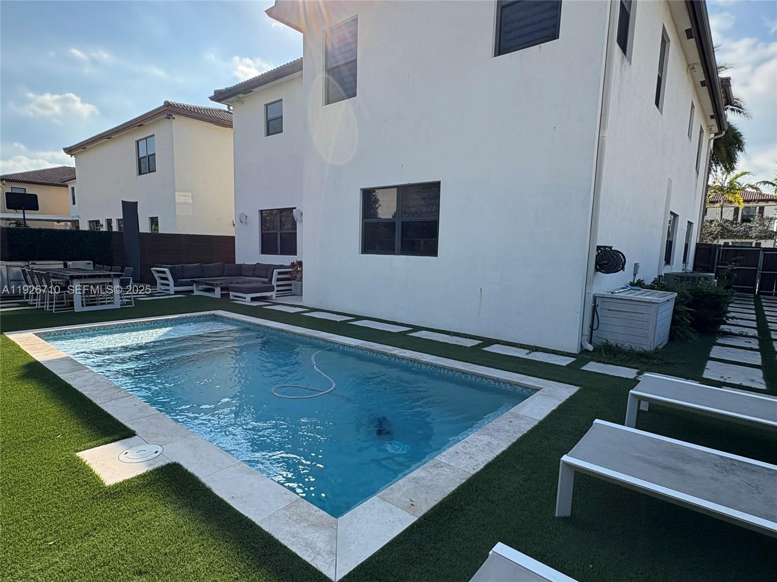 DORAL BREEZE - Residential