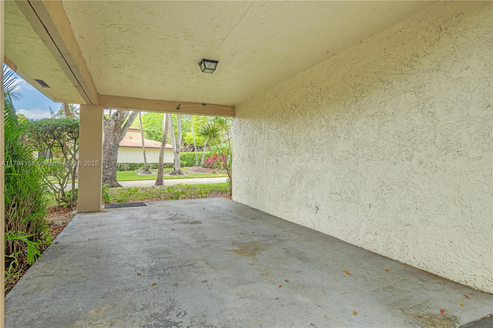 8097 Royal Palm Cir