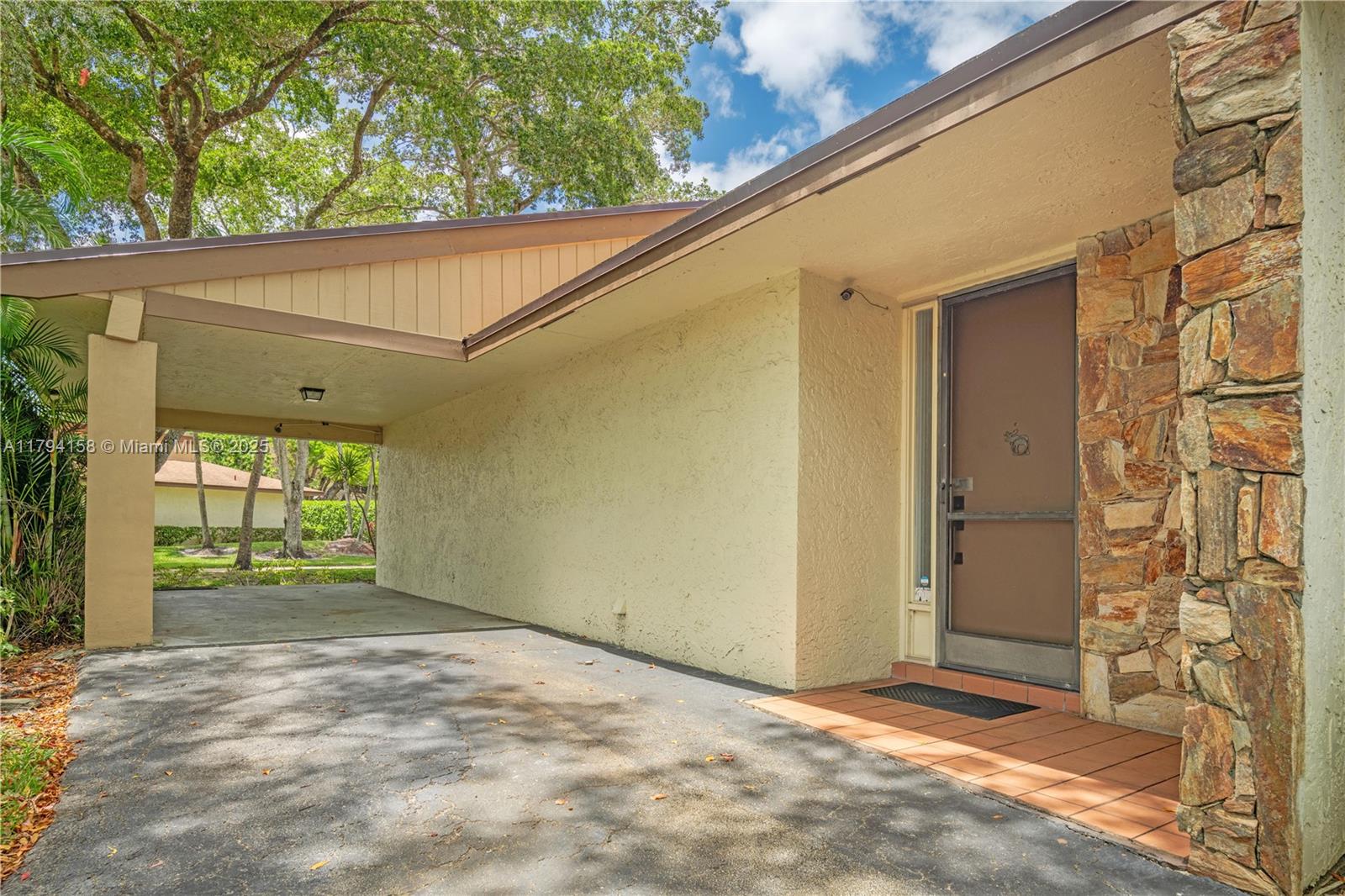 8097 Royal Palm Cir