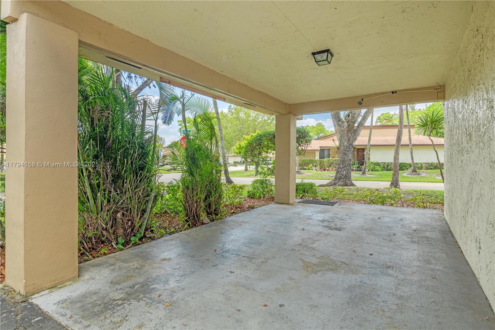 8097 Royal Palm Cir