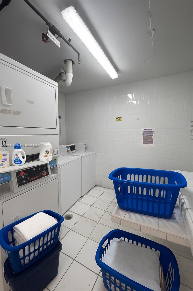 LAS ESTRELLAS CONDO - Residential Lease