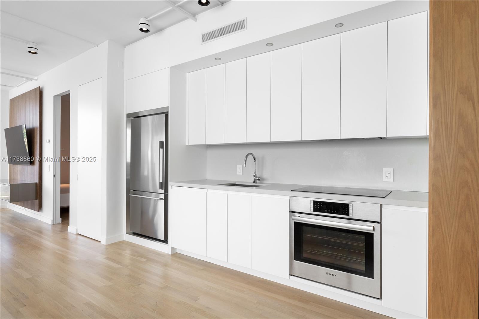 1700 Meridian Ave 406