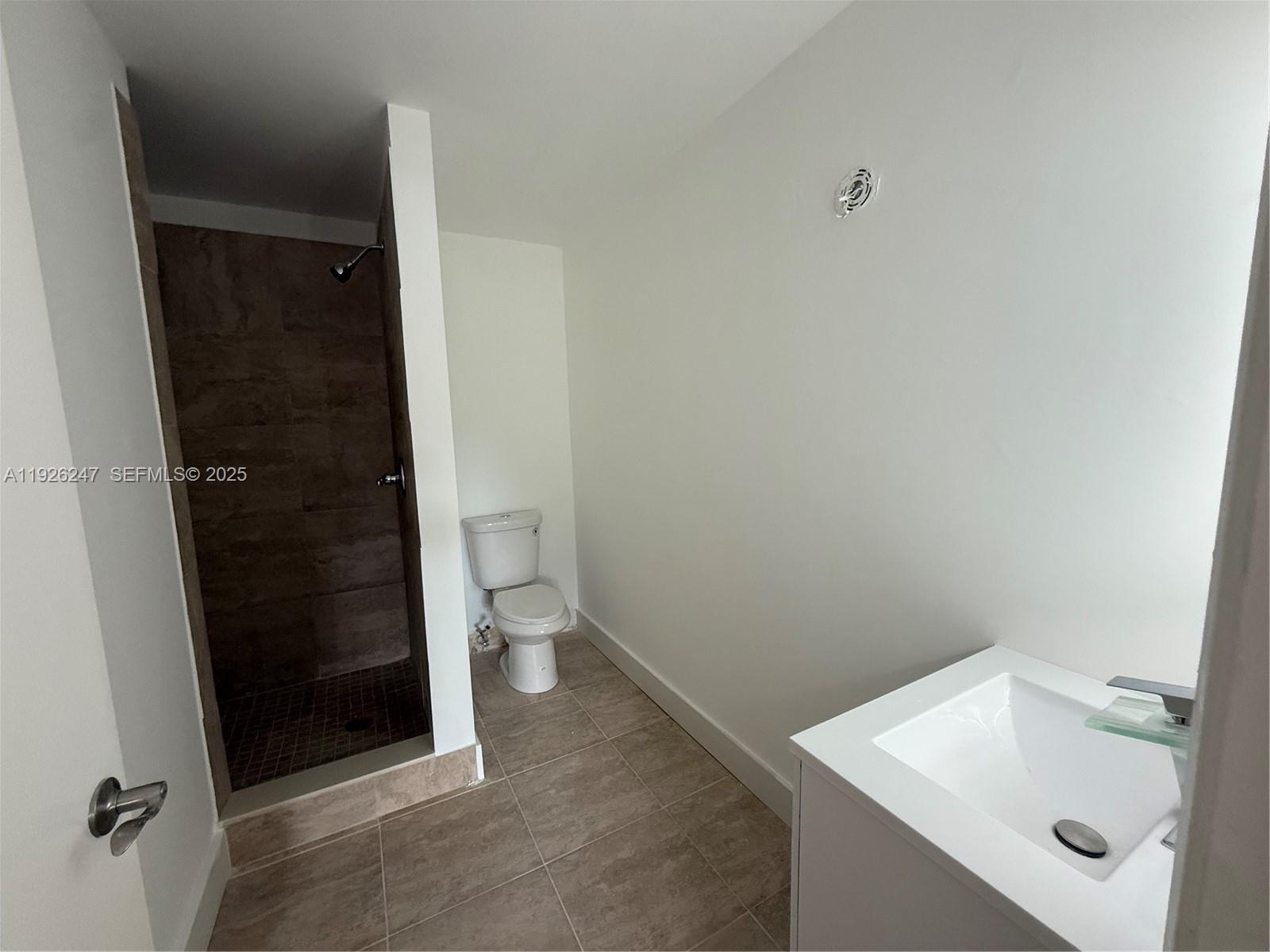 WOODGATE CONDOMINIUM 36 - Residential Lease