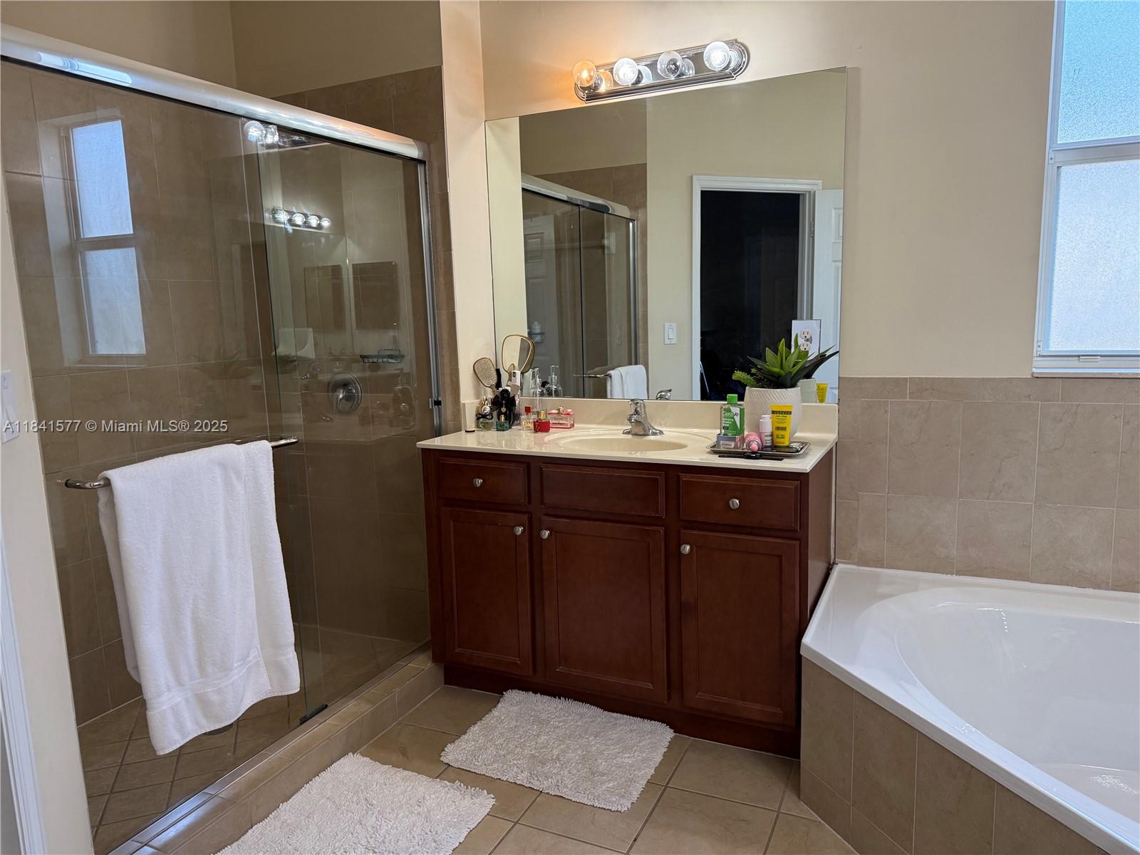 KENDALL COMMONS RESIDENTI - Residential