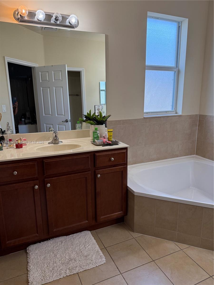 KENDALL COMMONS RESIDENTI - Residential