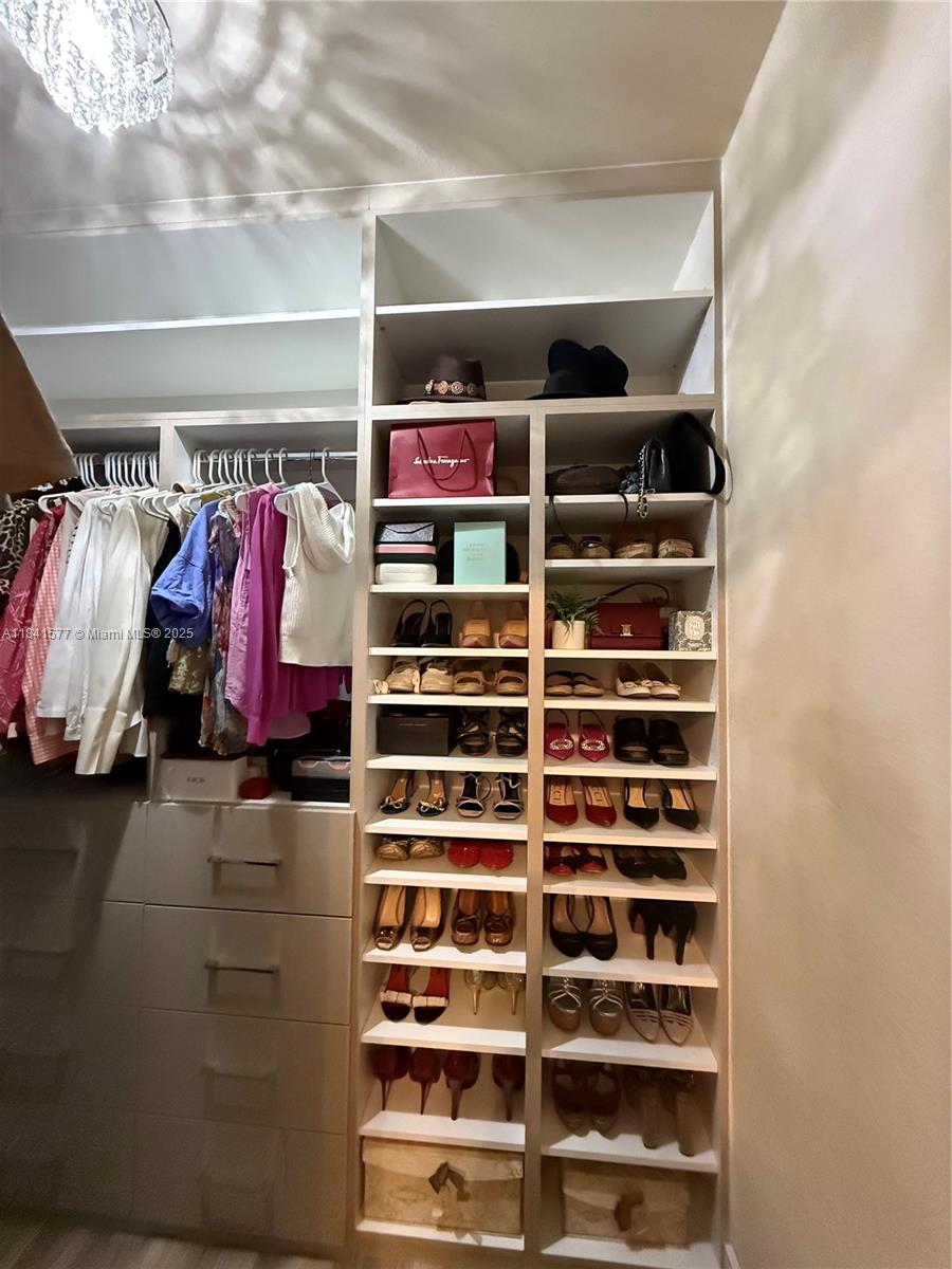 KENDALL COMMONS RESIDENTI - Residential