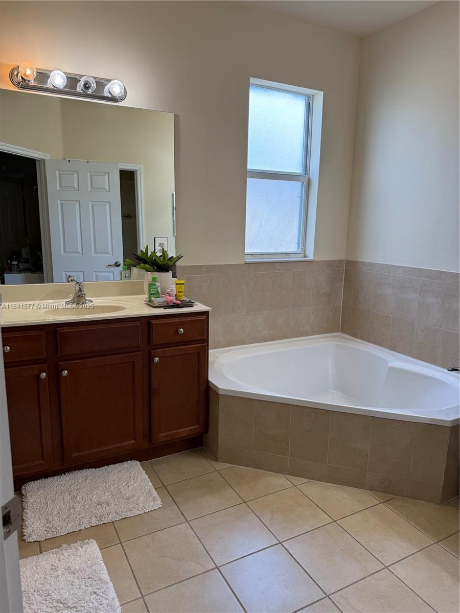 KENDALL COMMONS RESIDENTI - Residential