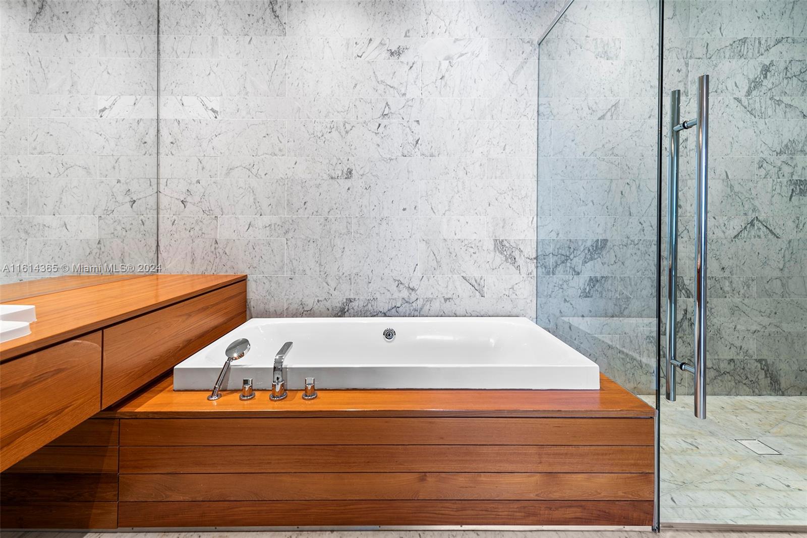 DINNER KEY - Residential