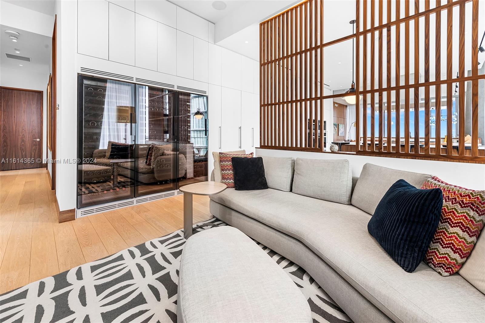 DINNER KEY - Residential