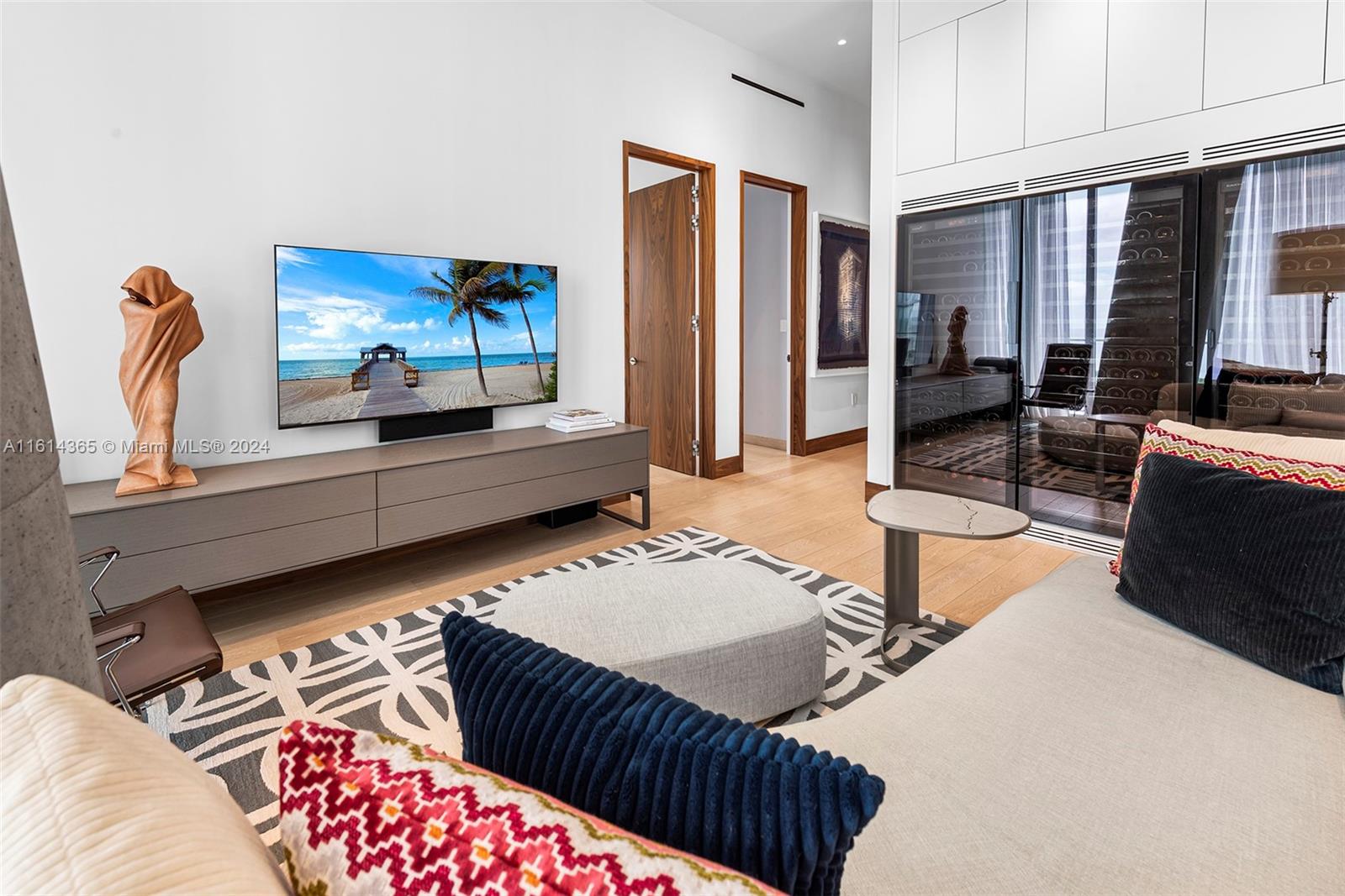 DINNER KEY - Residential