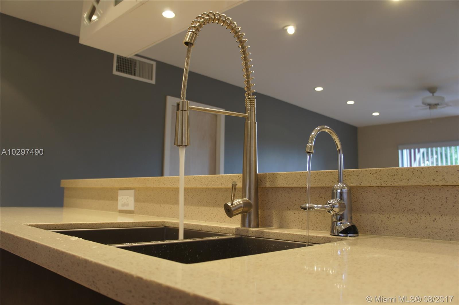 VILLAGE OF KINGS CREEK CO - Residential Lease