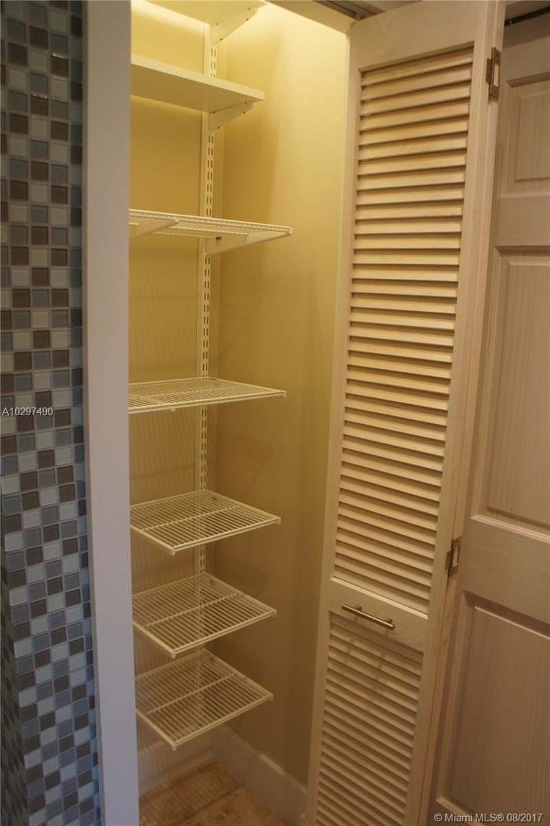 VILLAGE OF KINGS CREEK CO - Residential Lease