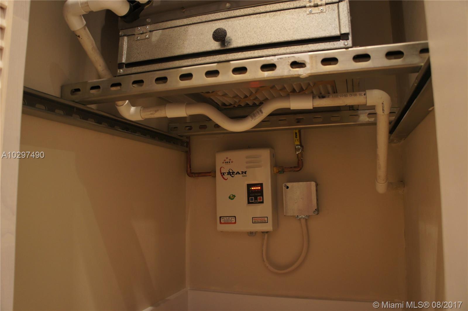 VILLAGE OF KINGS CREEK CO - Residential Lease