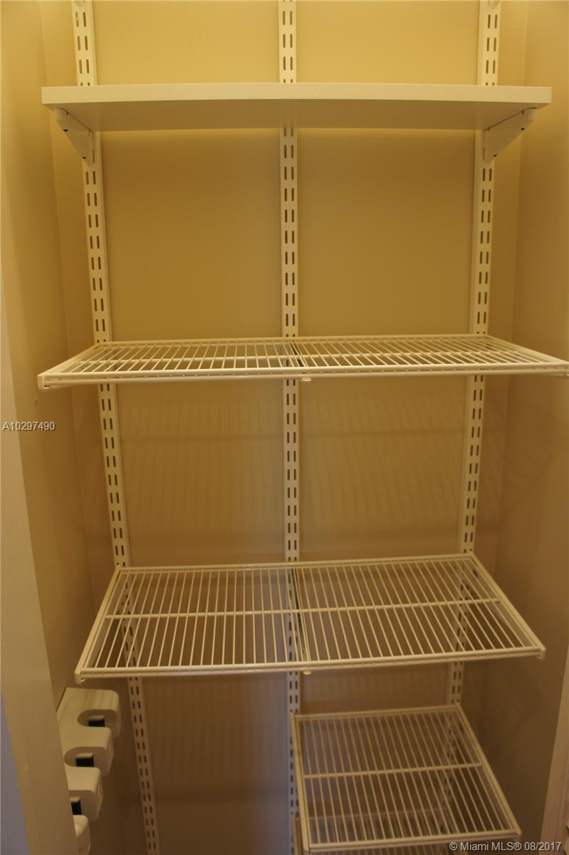 VILLAGE OF KINGS CREEK CO - Residential Lease