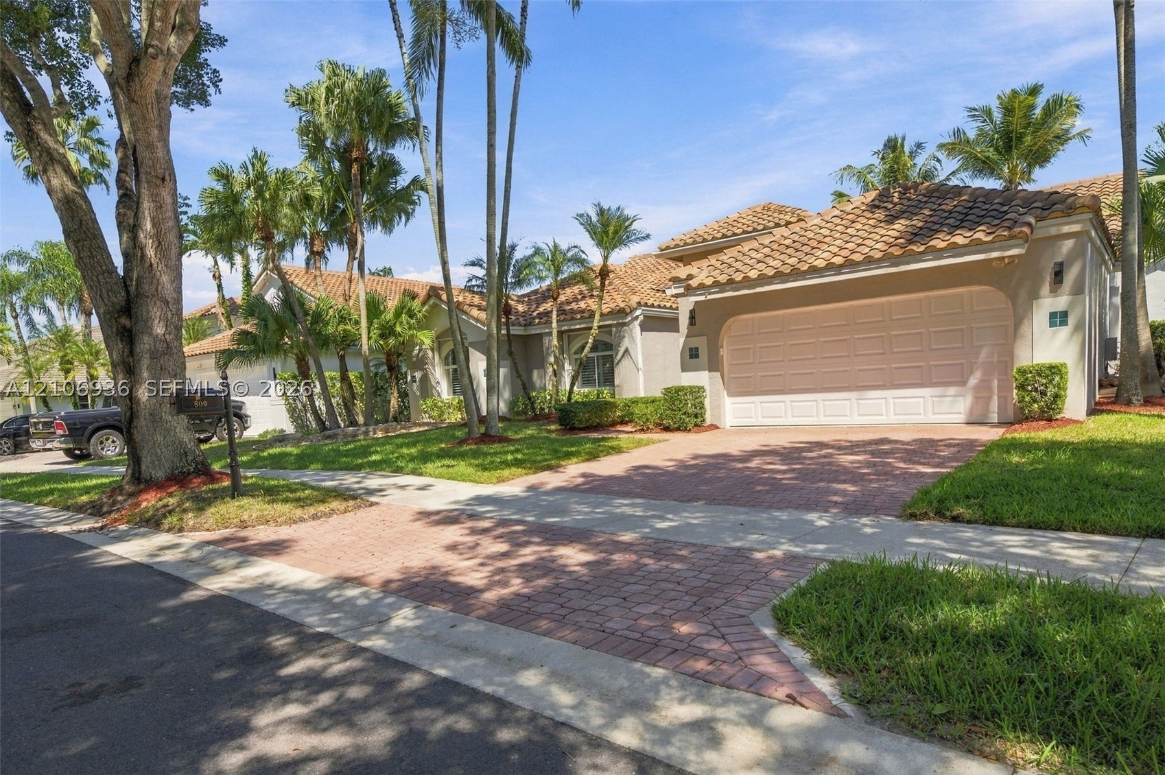 809 Heron Rd