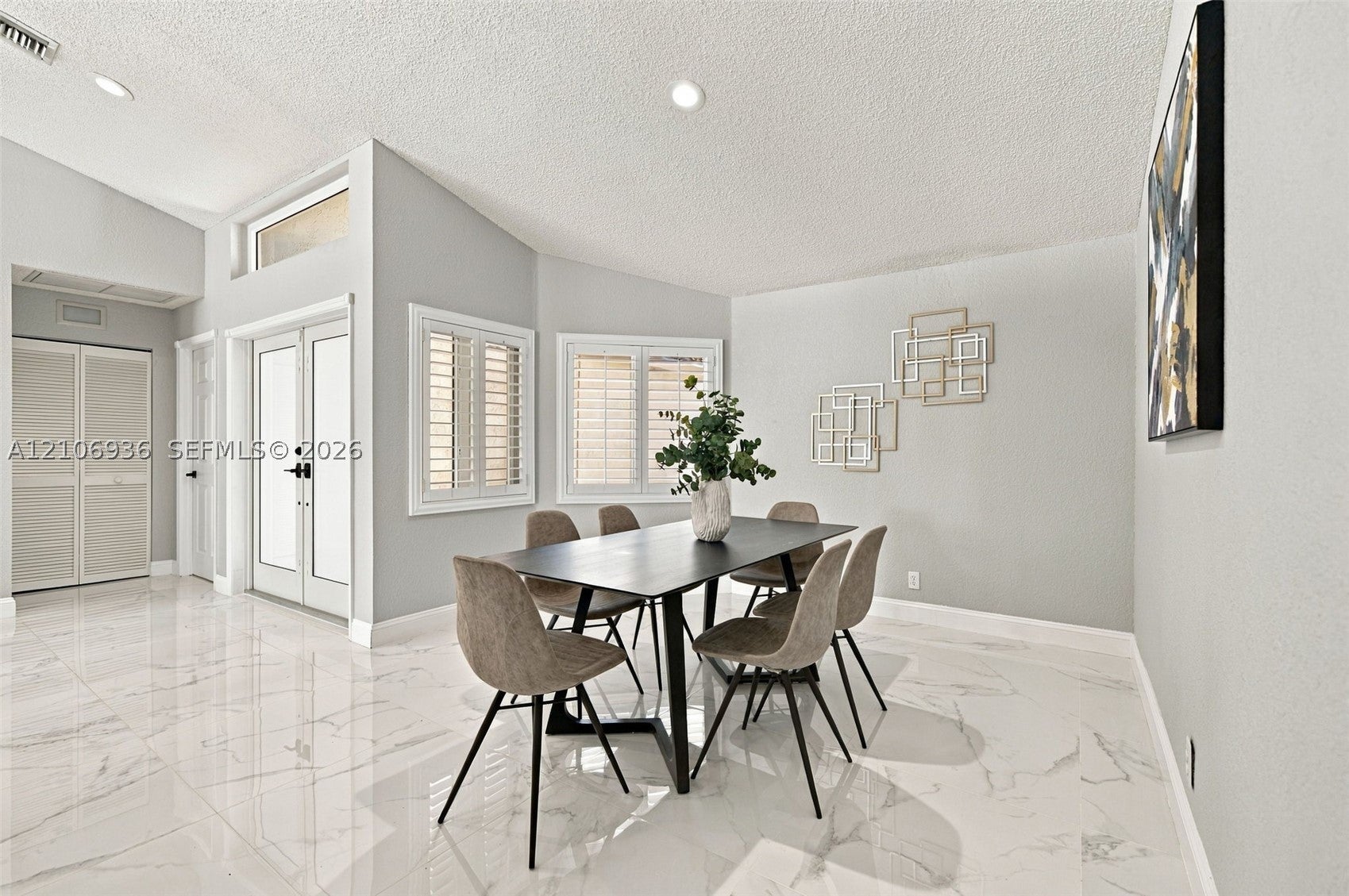 809 Heron Rd