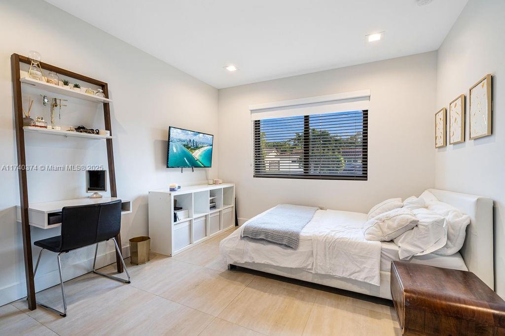 HIGHLAND OAK GARDENS SEC - Residential