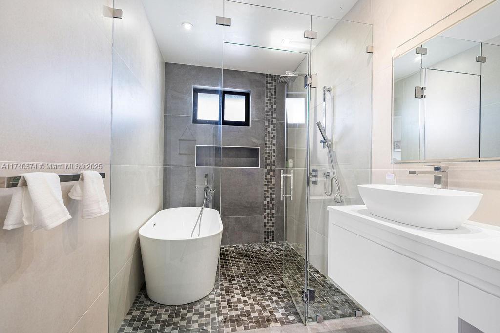 HIGHLAND OAK GARDENS SEC - Residential