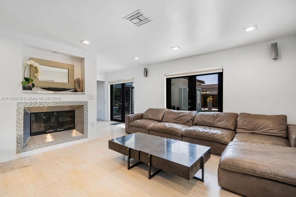 HIGHLAND OAK GARDENS SEC - Residential