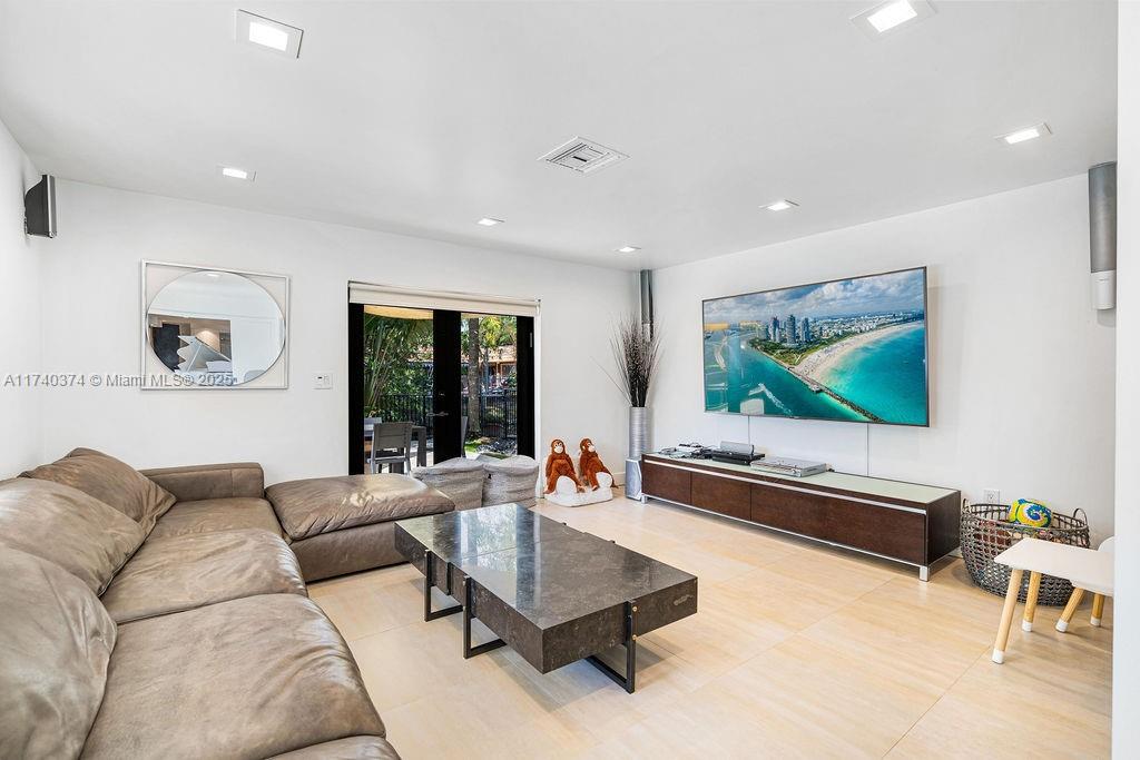 HIGHLAND OAK GARDENS SEC - Residential