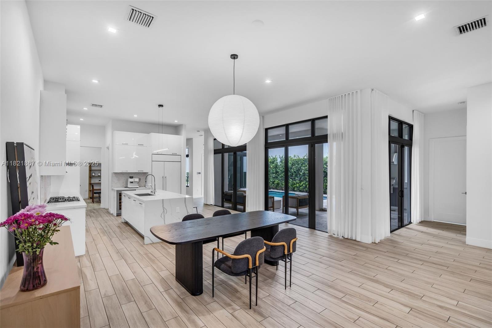 8127 NW 48th Ter