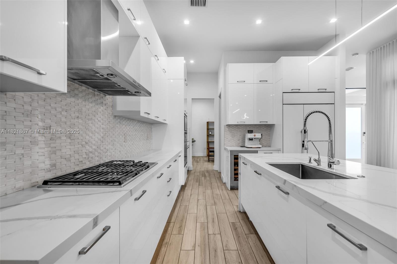 8127 NW 48th Ter