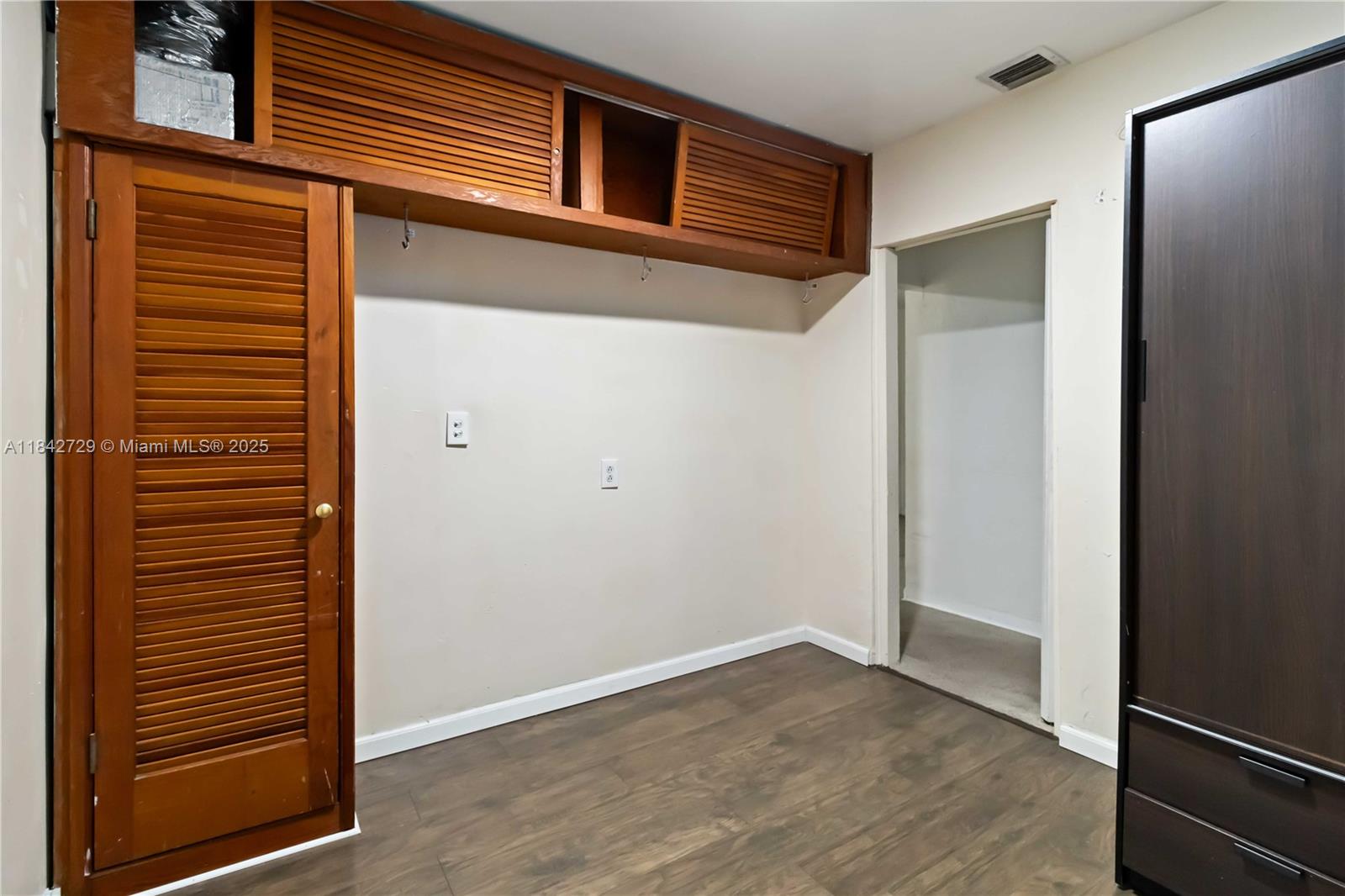 RICHMOND HEIGHTS - Residential
