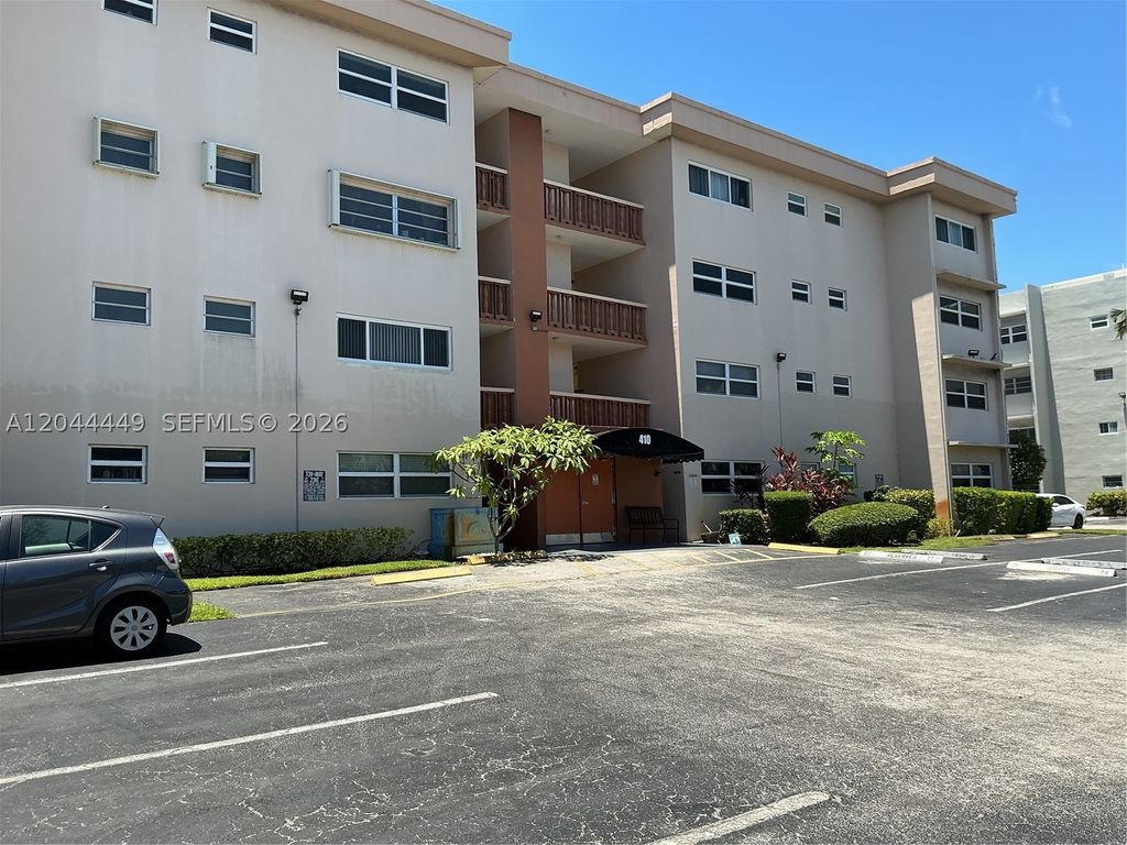 Photo of 410 SE 2nd St #307, Hallandale Beach, FL 33009 (MLS # A12044449)