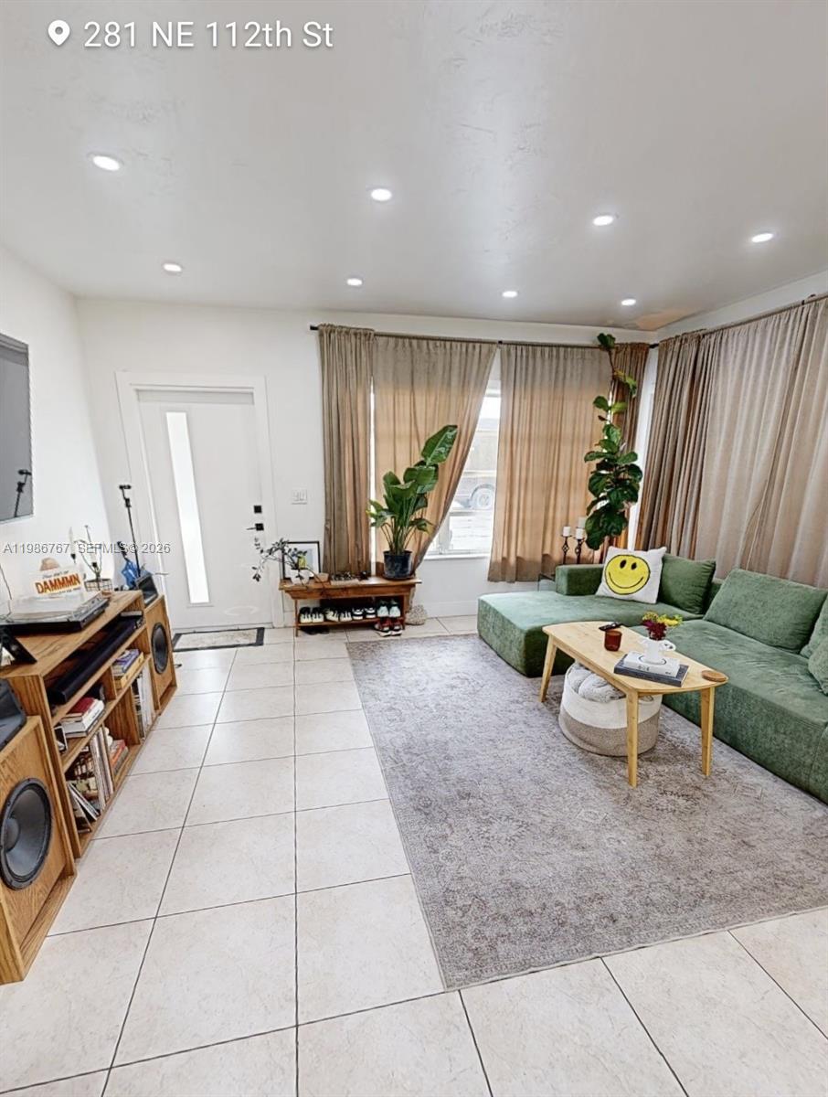 281 NE 112th St
