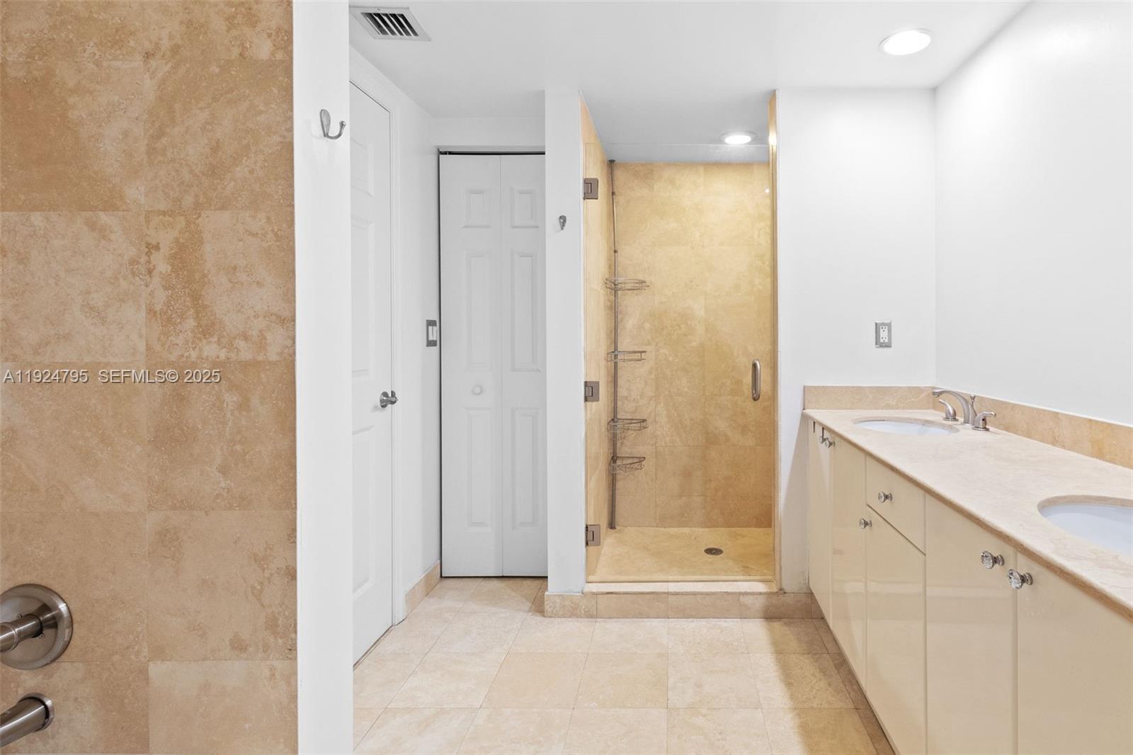 DUO CONDOMINIUM EAST - Residential