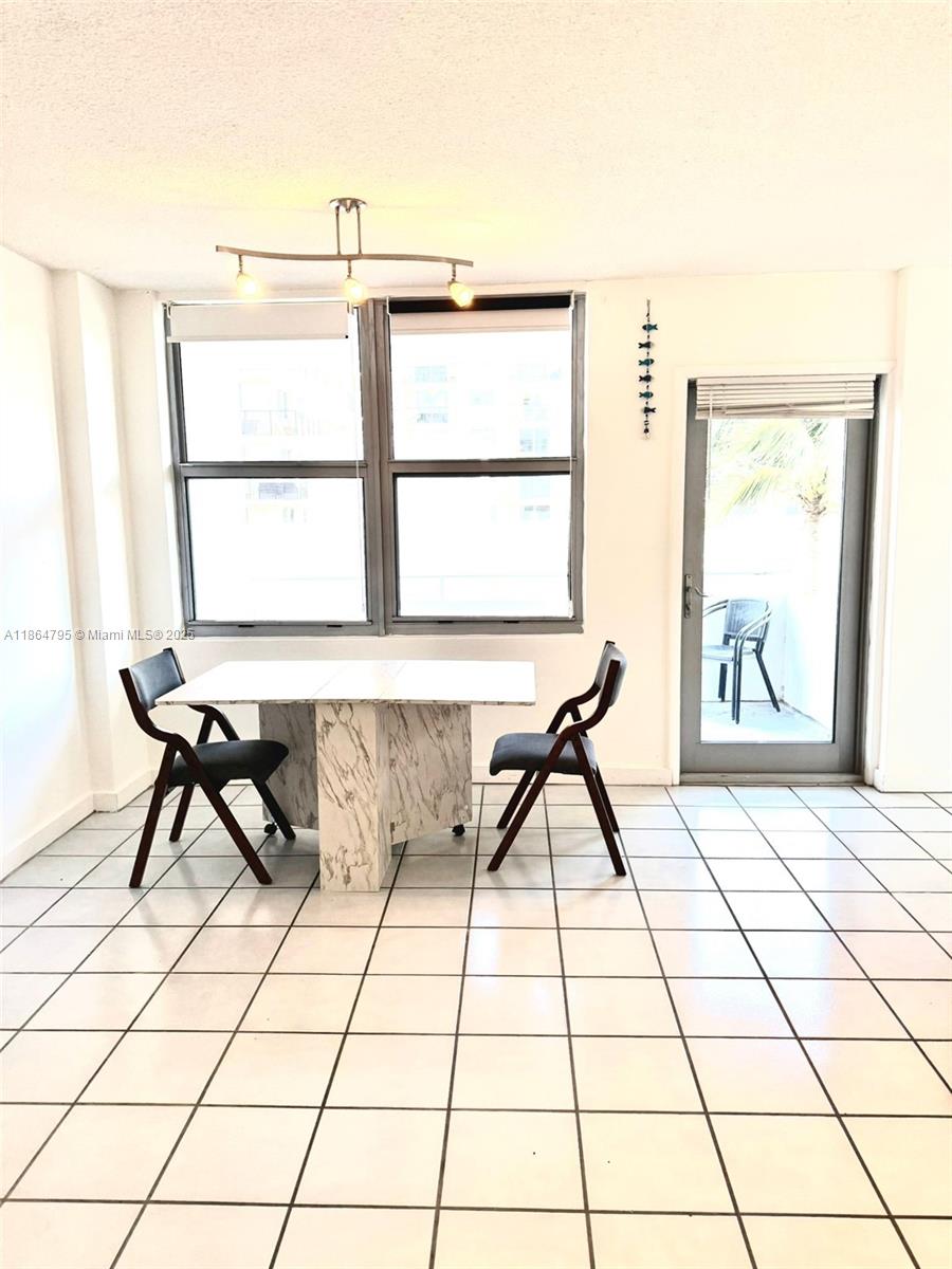 FOUR WINDS CONDO - Residential