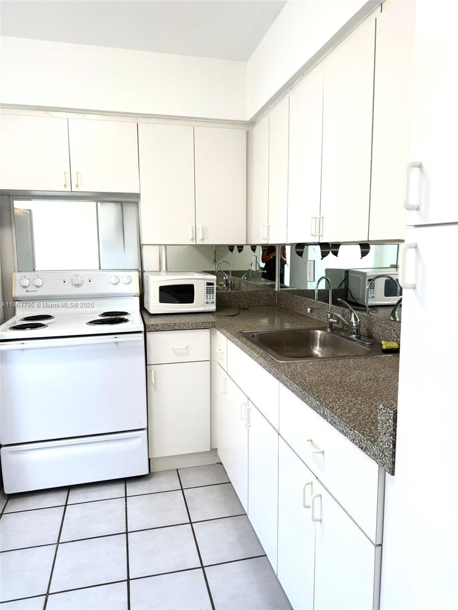 FOUR WINDS CONDO - Residential