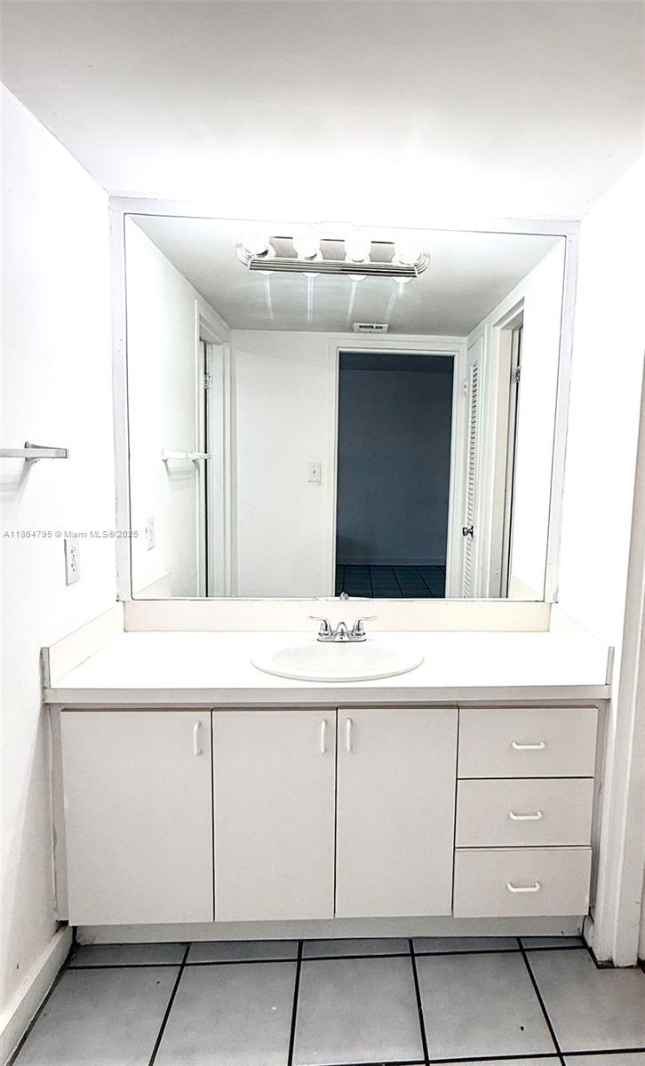 FOUR WINDS CONDO - Residential