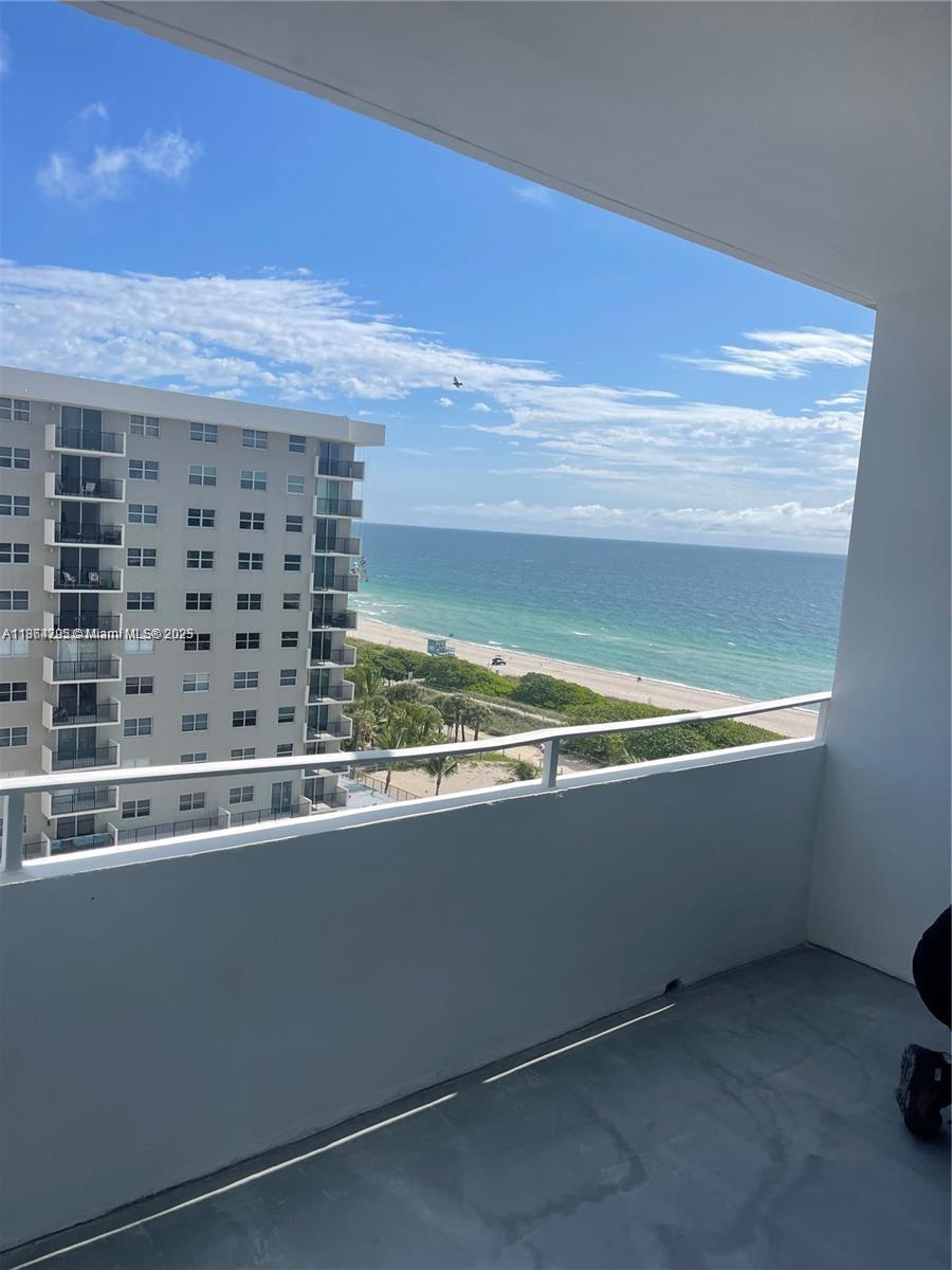 9225 Collins Ave 307