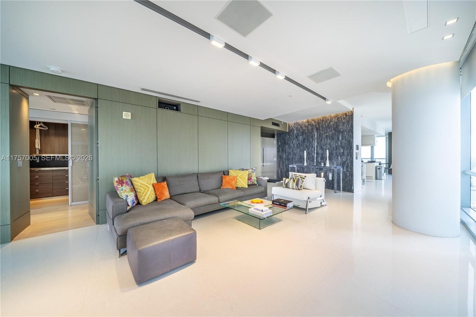 17121 Collins Ave 4208