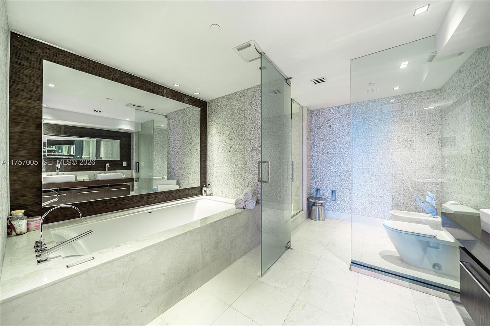 JADE OCEAN CONDO - Residential