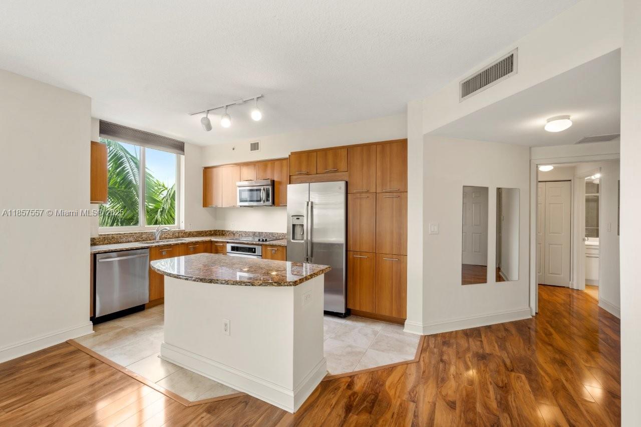 VERANDA CONDO - Residential Lease