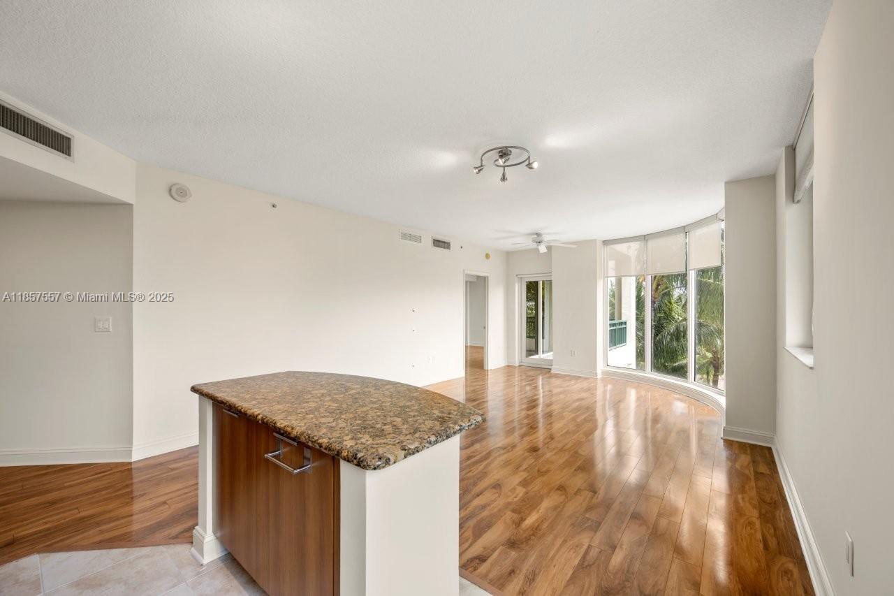 VERANDA CONDO - Residential Lease