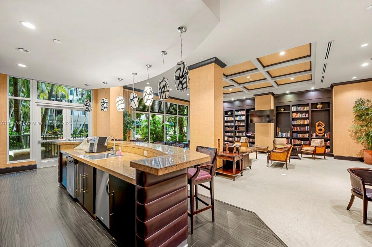 VERANDA CONDO - Residential Lease