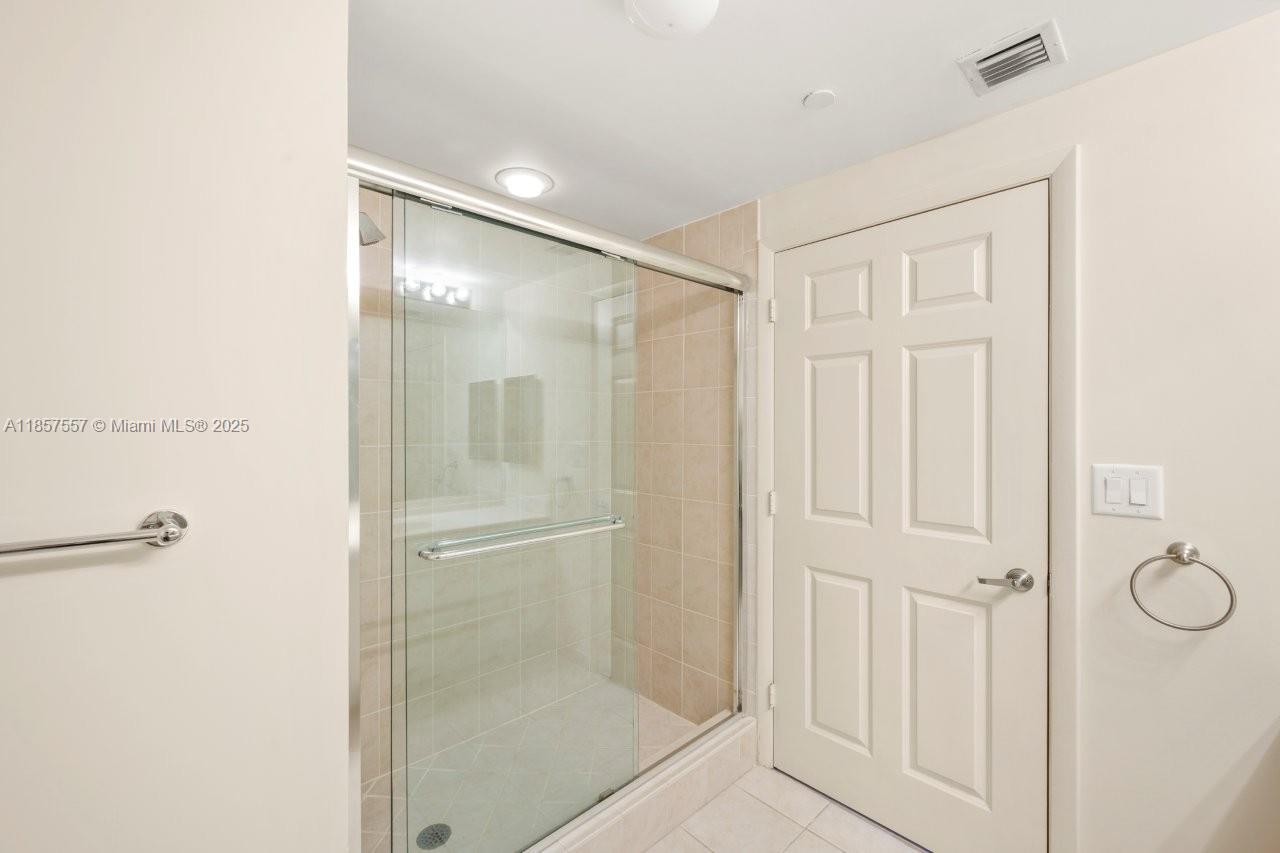 VERANDA CONDO - Residential Lease