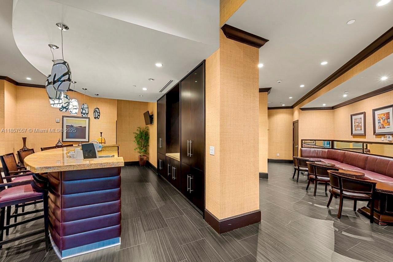 VERANDA CONDO - Residential Lease