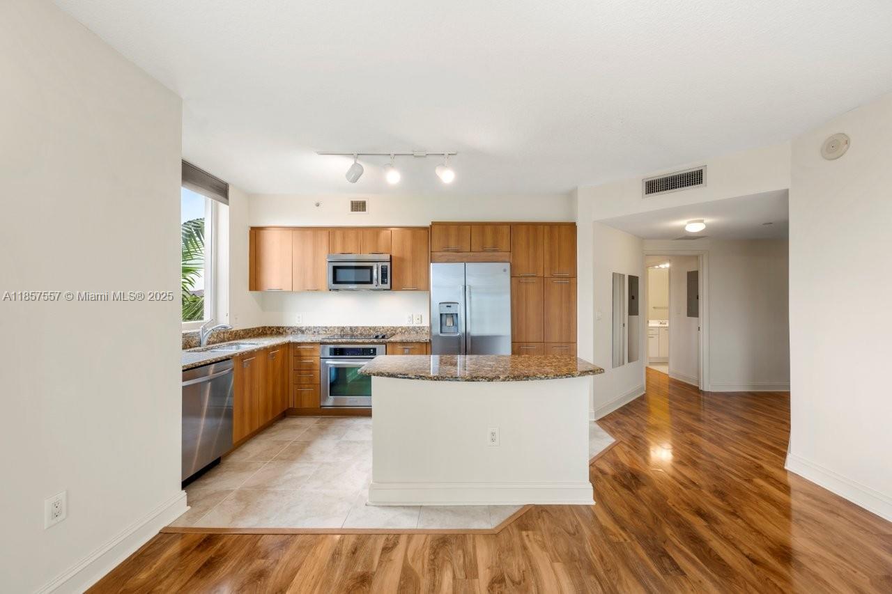 VERANDA CONDO - Residential Lease