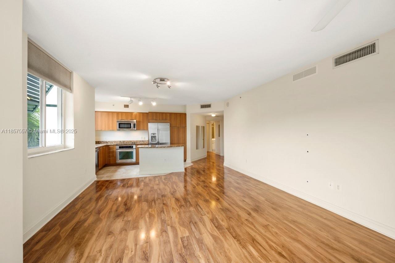 VERANDA CONDO - Residential Lease