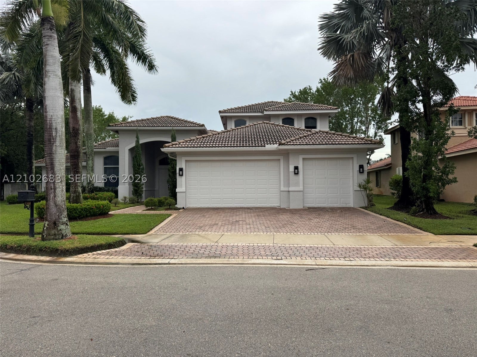 1360 Victoria Isle Dr