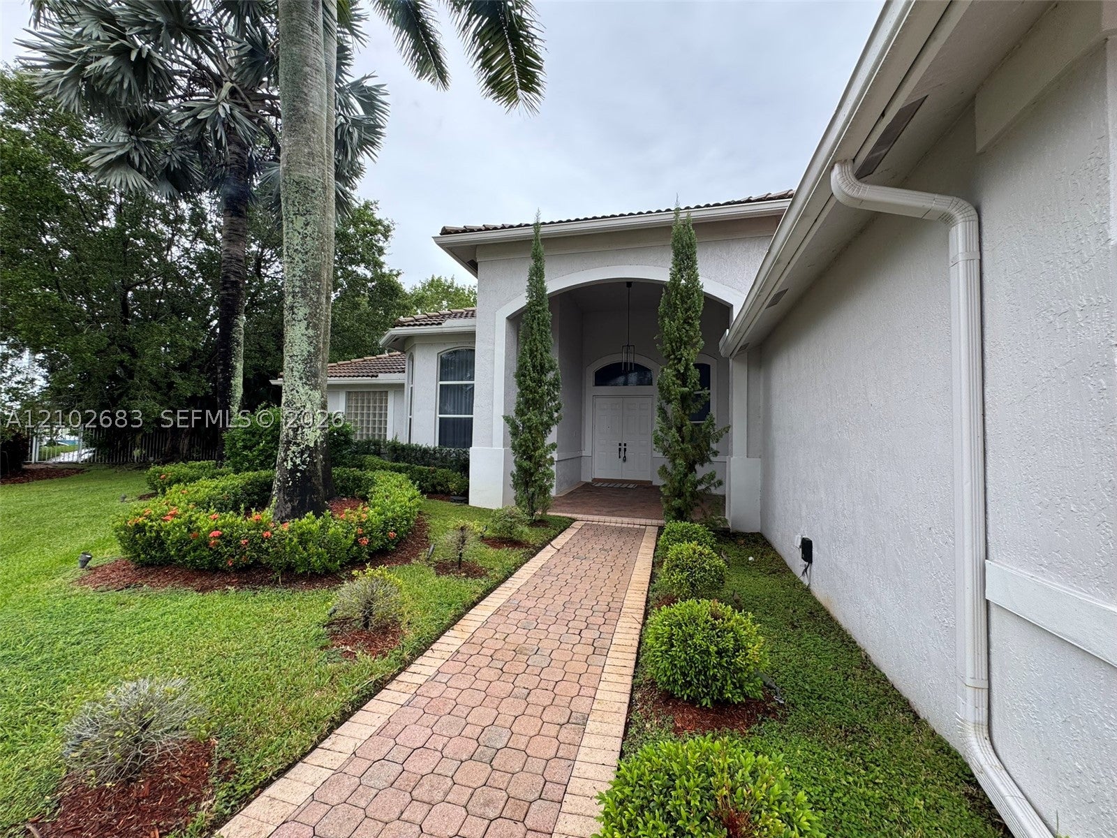 1360 Victoria Isle Dr