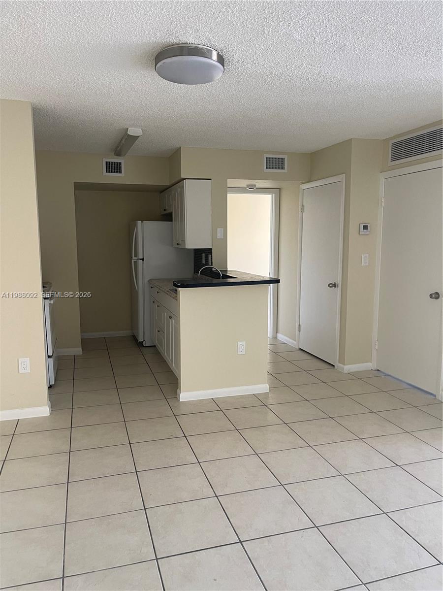 KENDALL LAKE TOWERS CONDO - Residential Lease