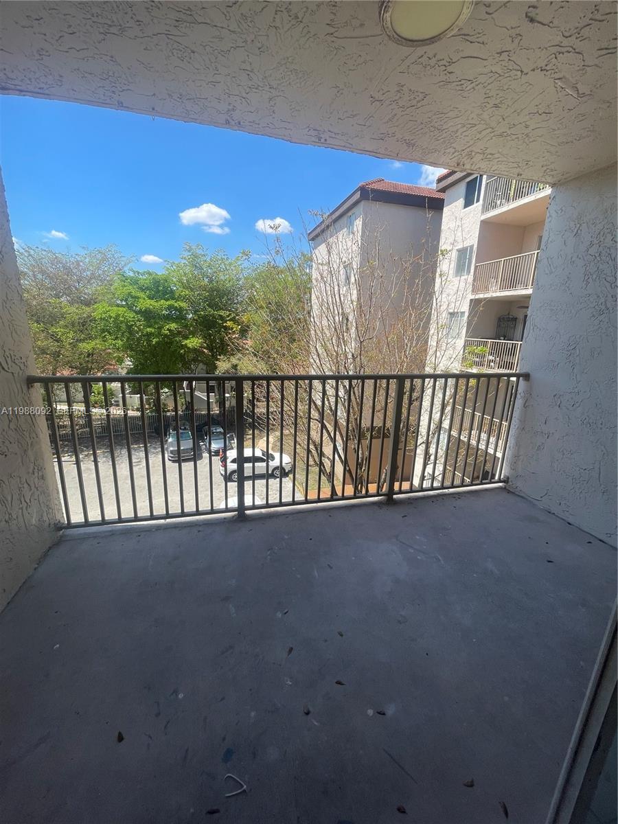 KENDALL LAKE TOWERS CONDO - Residential Lease