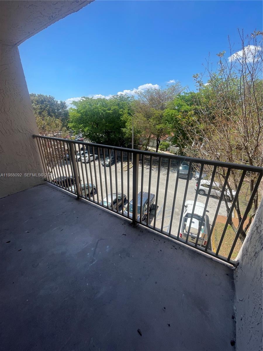 KENDALL LAKE TOWERS CONDO - Residential Lease