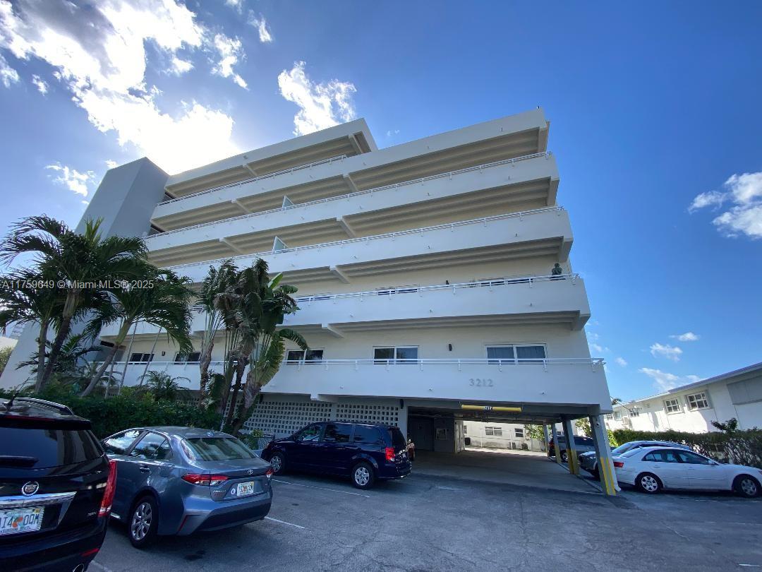 Rental Property at 3212 Ne 12th St 204, Pompano Beach, Broward County, Florida - Bedrooms: 1 
Bathrooms: 1  - $2,150 MO.